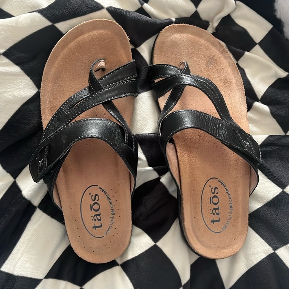 Taos Sandals size 6